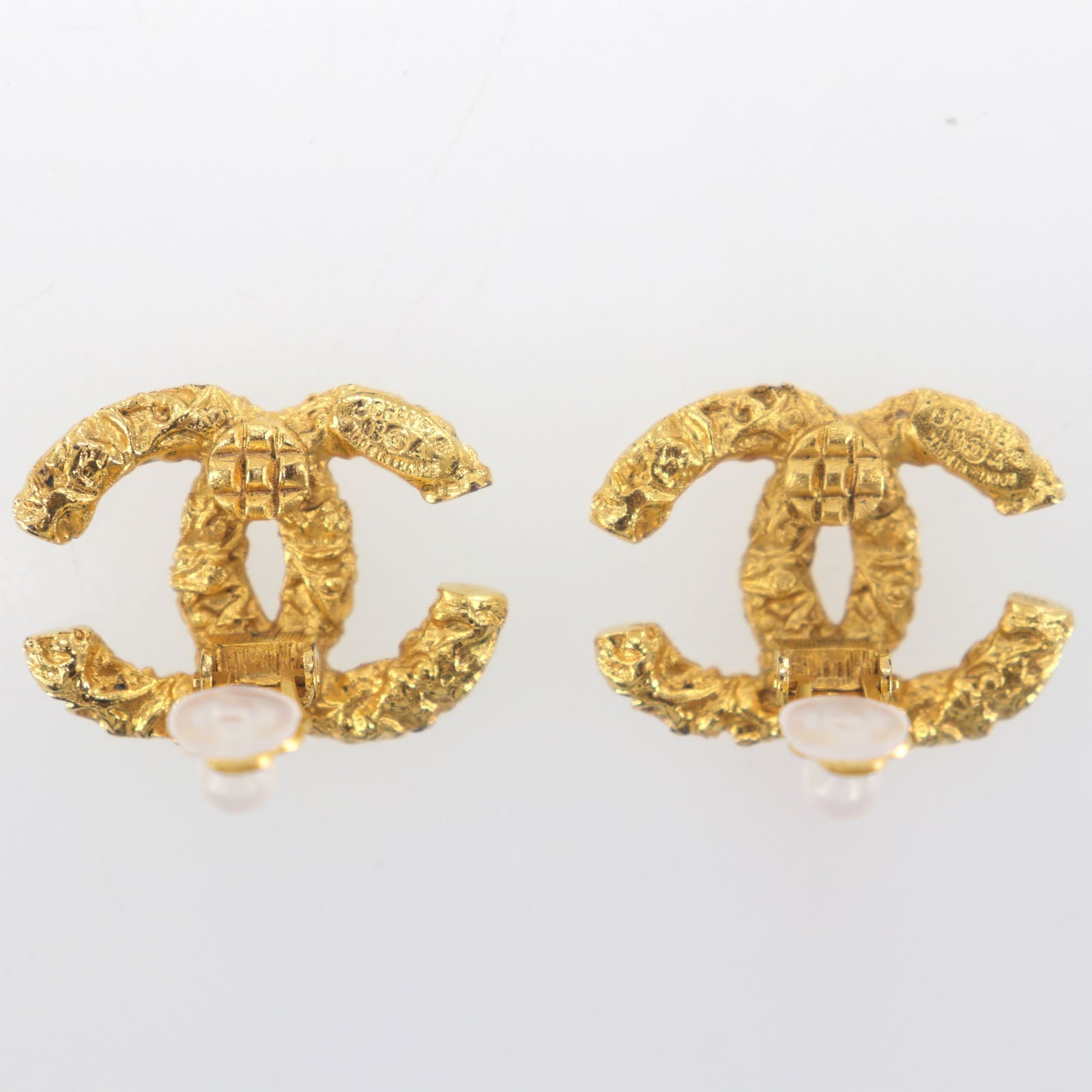 CHANEL CC Logos Used Lava Pattern Earrings Clip-On Gold 03A France Vintage #AH27