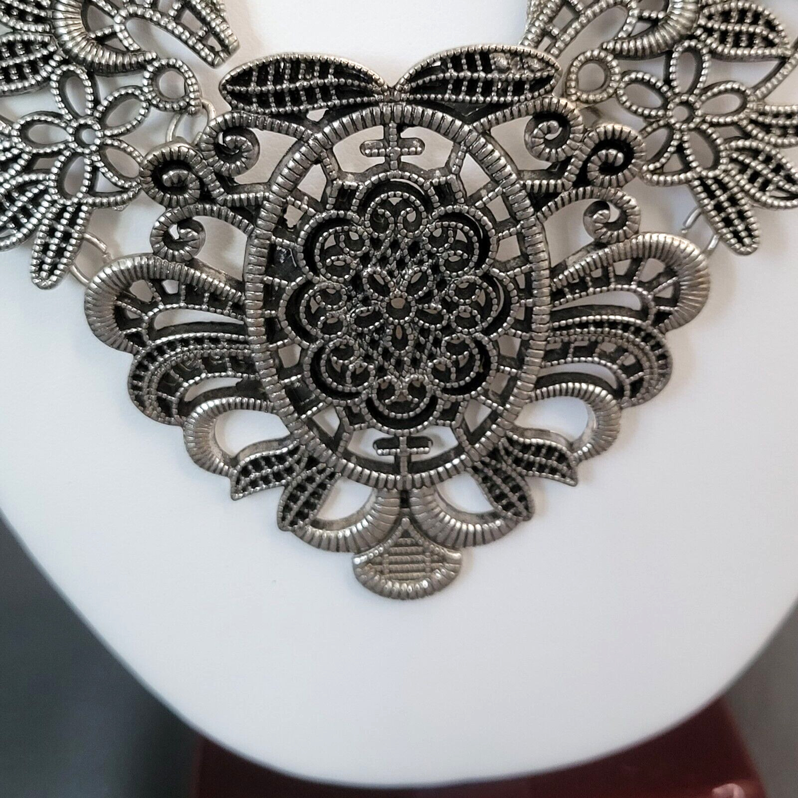 Women’s Statement Necklace Silver Tone Floral Bib Pendant Trace Chain Link 20″
