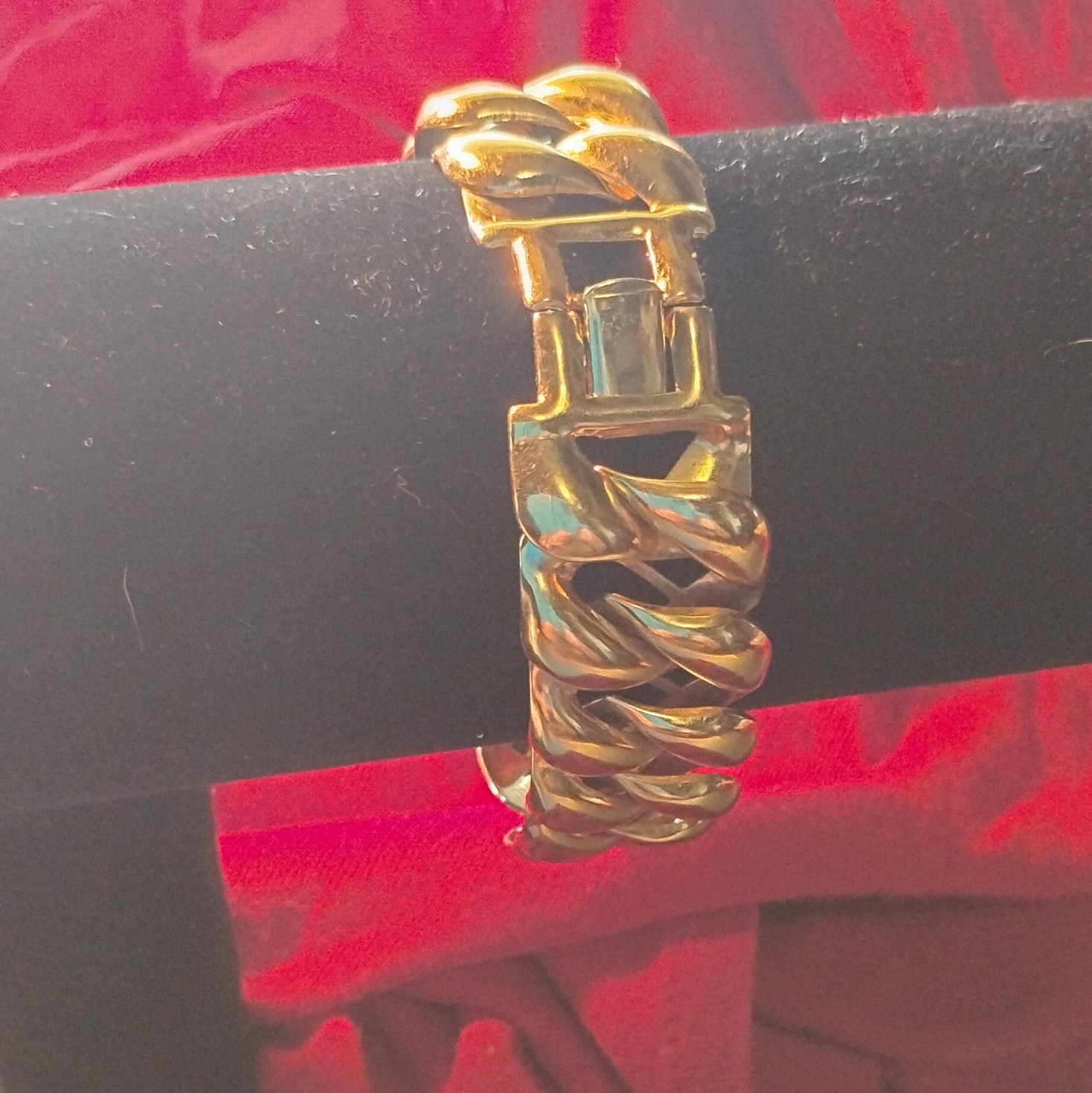 Trifari Gold Tone Curb Link Chain Bracelet Box Clasp Signed 8 in No Stone