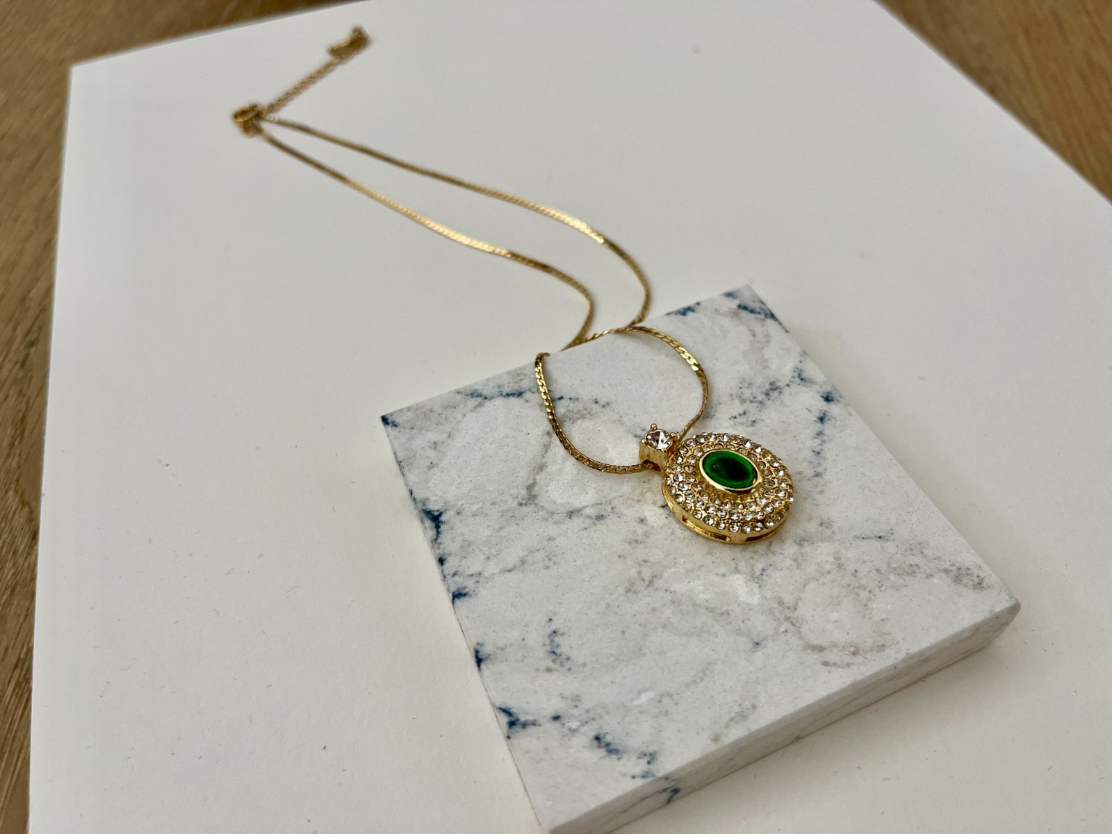 Elegant Gold Tone Green Crystal Pendant Necklace