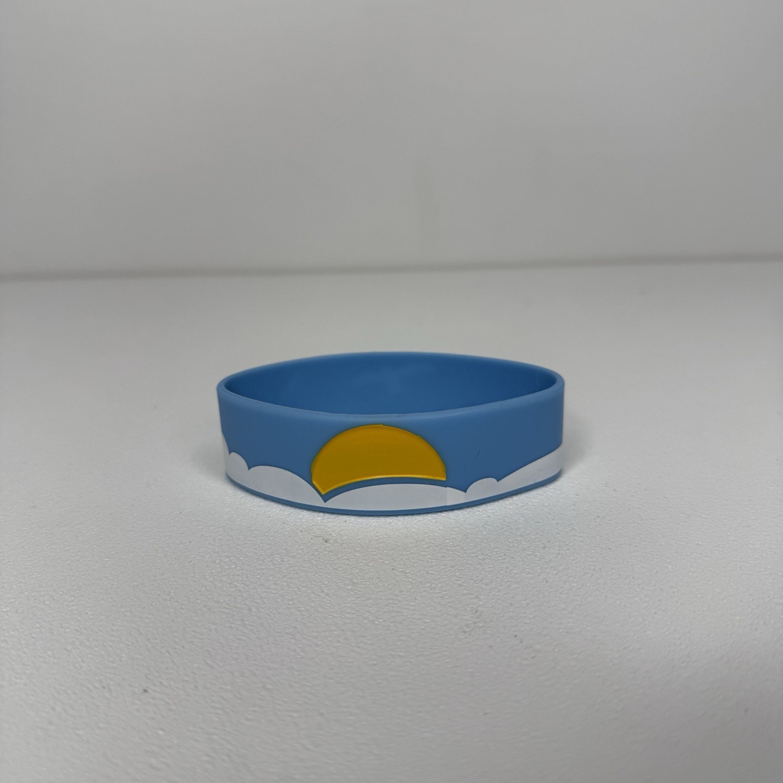 Radbandz HIGH IN THE SKY Hot Topic Silicone Wristband Bracelet Blue Adult Size