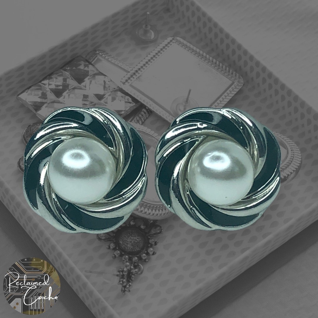 Womens Silver White Faux Pearl Clip On Stud Earrings Casual Formal Alloy Jewelry