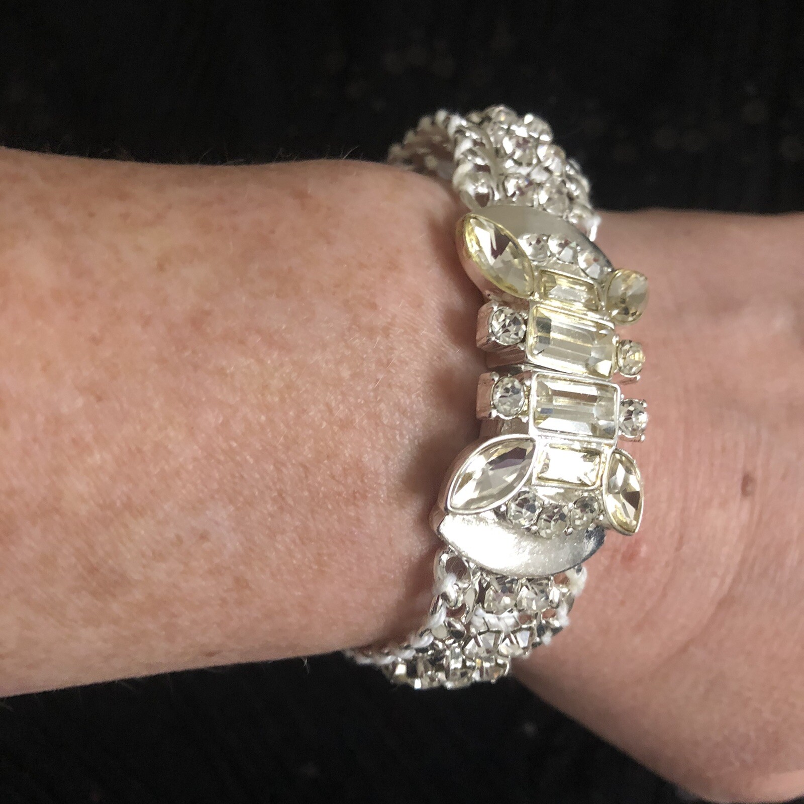 WHBM THREAD DECO MAGNETIC BRACELET