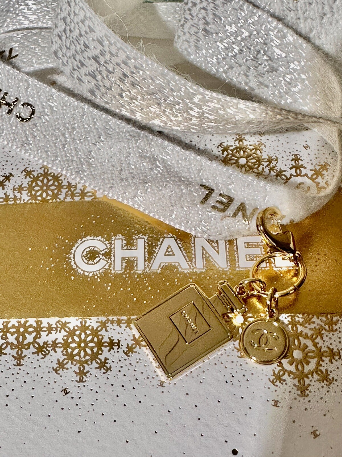 CHANEL Beauty Vip HOLIDAY CHANEL No 5 Gold Bottle Charm & Holiday Ribbon