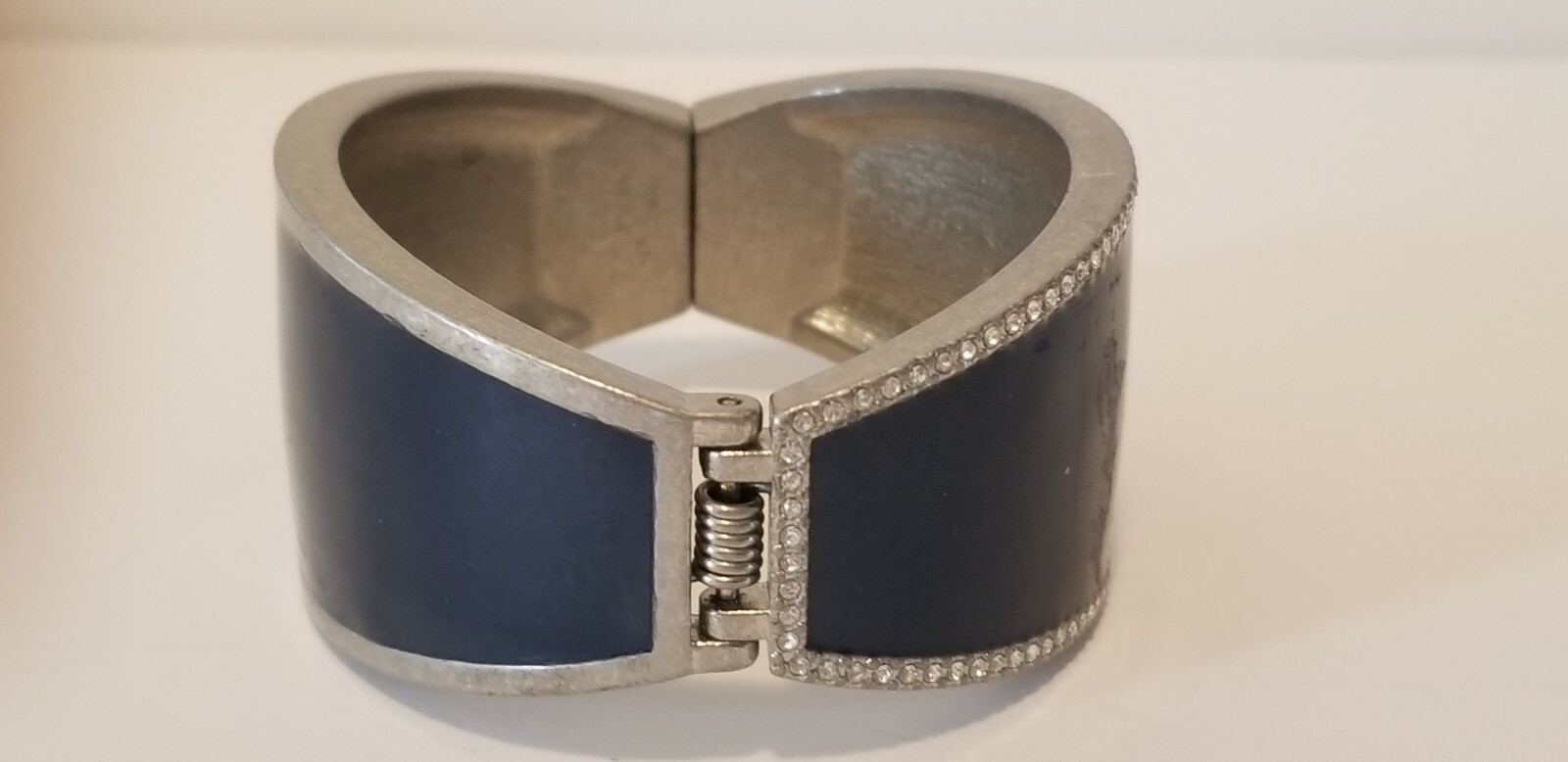 Lea Sophia Clamper Hinged Bracelet Blue Enamel Silvertone Crystals 7″ Inner cir.