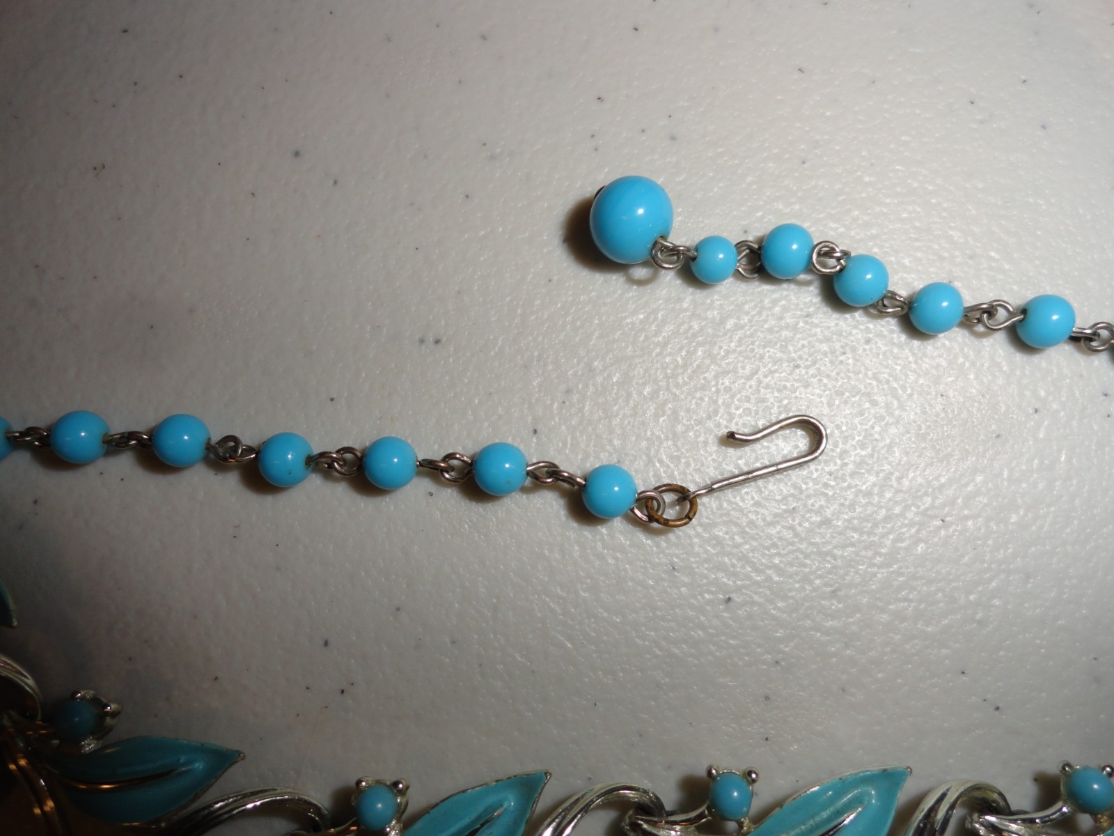 Vintage Lisner Light Blue Leaf and Bead Choker Necklace 14 1/2″