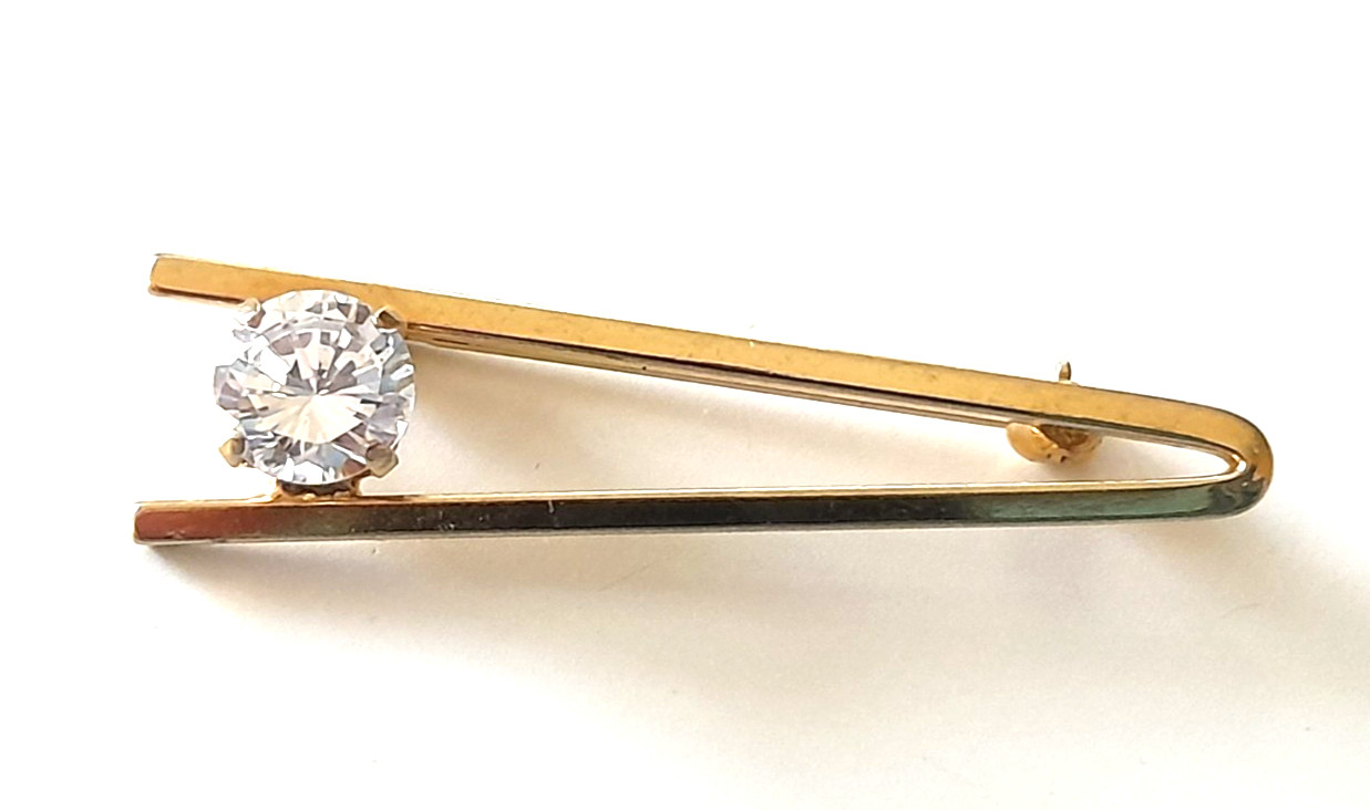VTG Brilliant Cut Queen Anne Cubic Zirconia Bright Gold Tone 1.25″ Pin Brooch