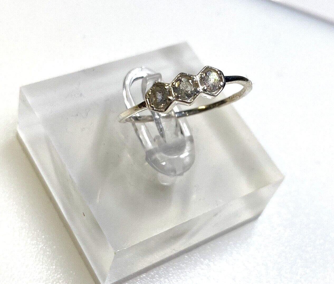 Sterling Silver 925 Ring Three Small Crack Crystal Stones 1.30g Size S