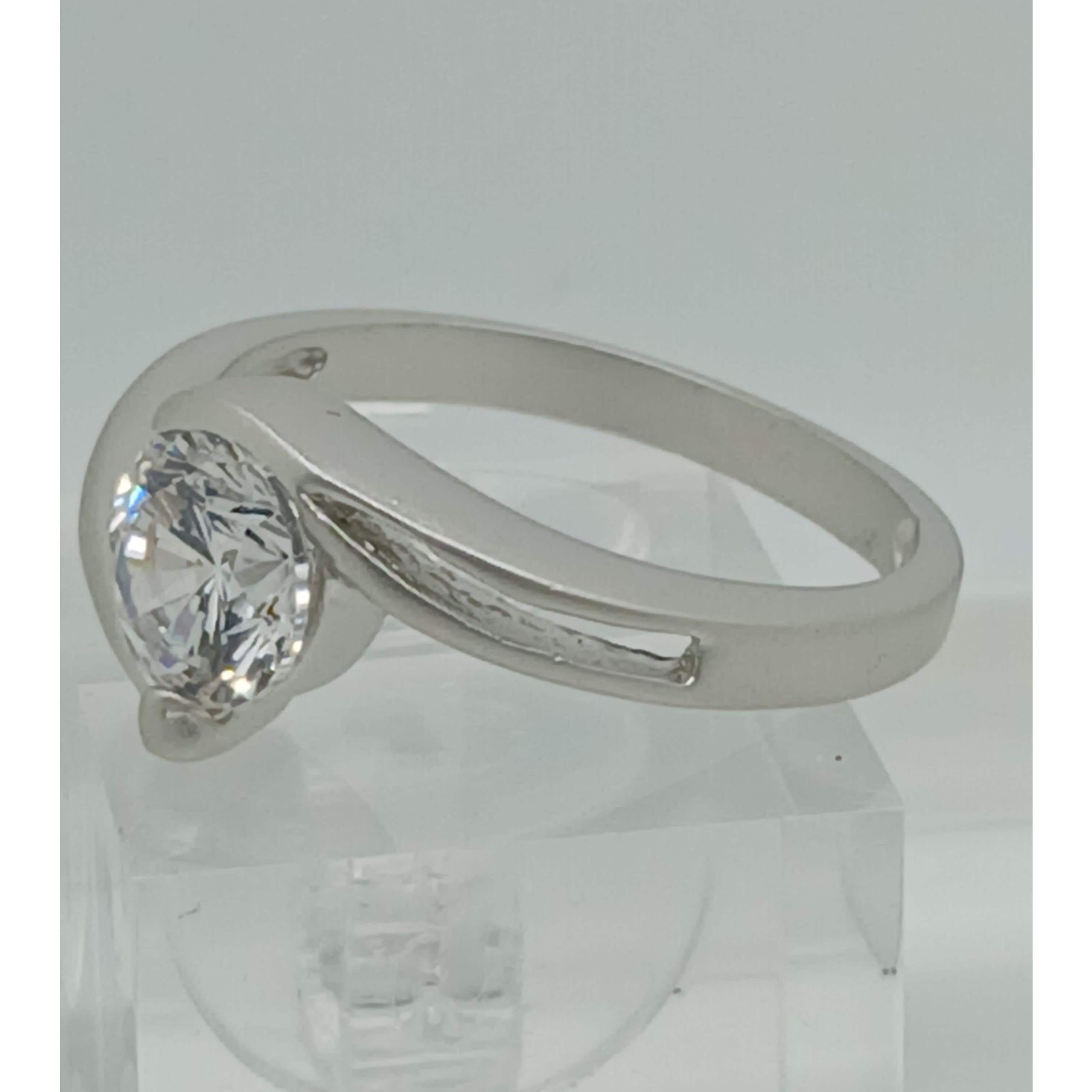 Matte Silver Tone Bypass Ring Round CZ Tension Setting Minimalist Ring Size 9