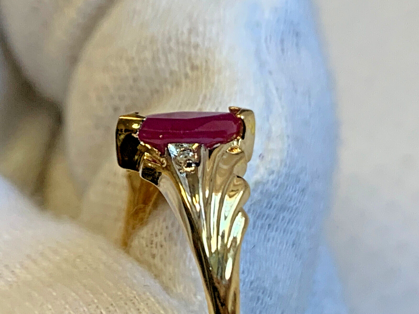 10K Yellow Gold Ring 1.62g Fine Jewelry Size 7 Band Ruby & Clear Color *READ*