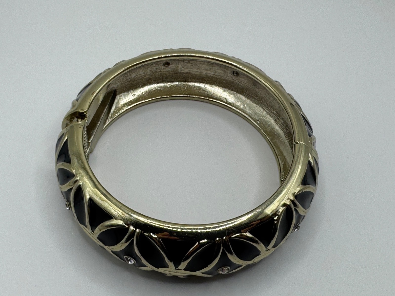 NORDSTROM ENAMEL BLACK RHINESTONES GOLD TONE HINGE BANGLE BRACELET