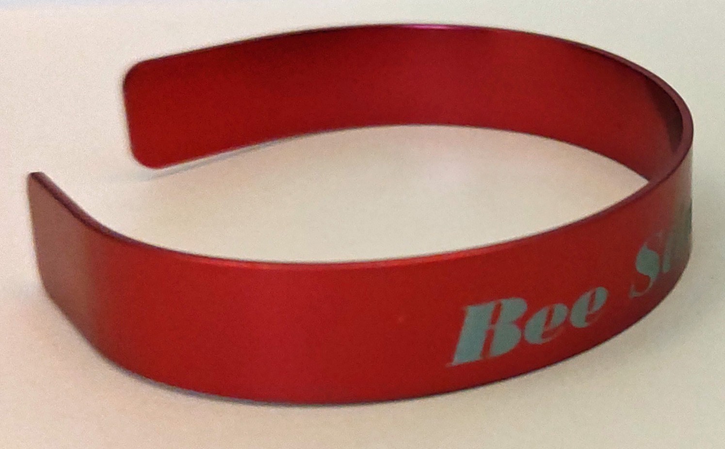 Medical Bee Sting Allergy Anodized Aluminum 1/2″ x 7″ Red Bracelet