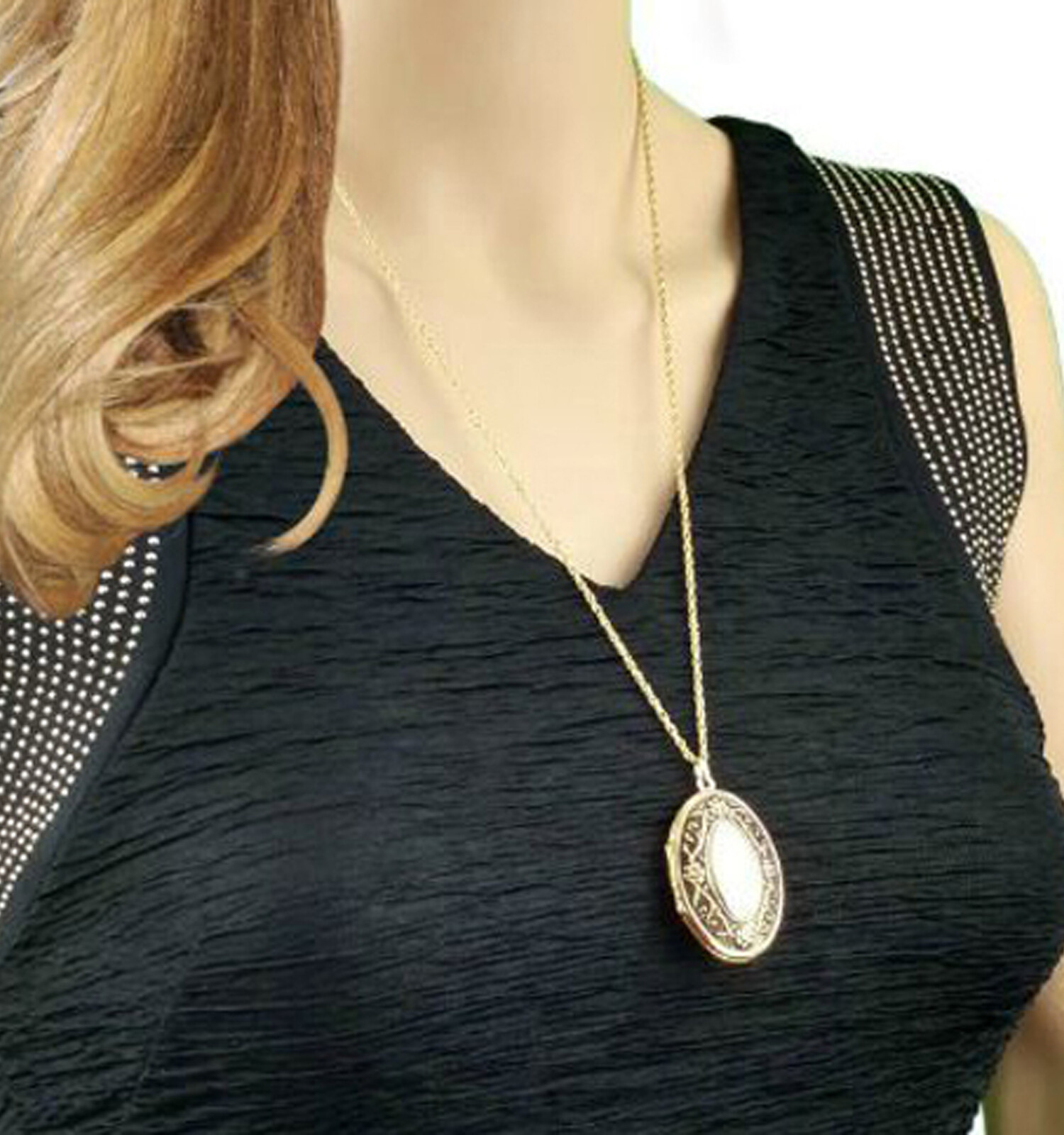 Oval Floral Photo Locket Pendant Gold Tone Necklace 30″ Chain