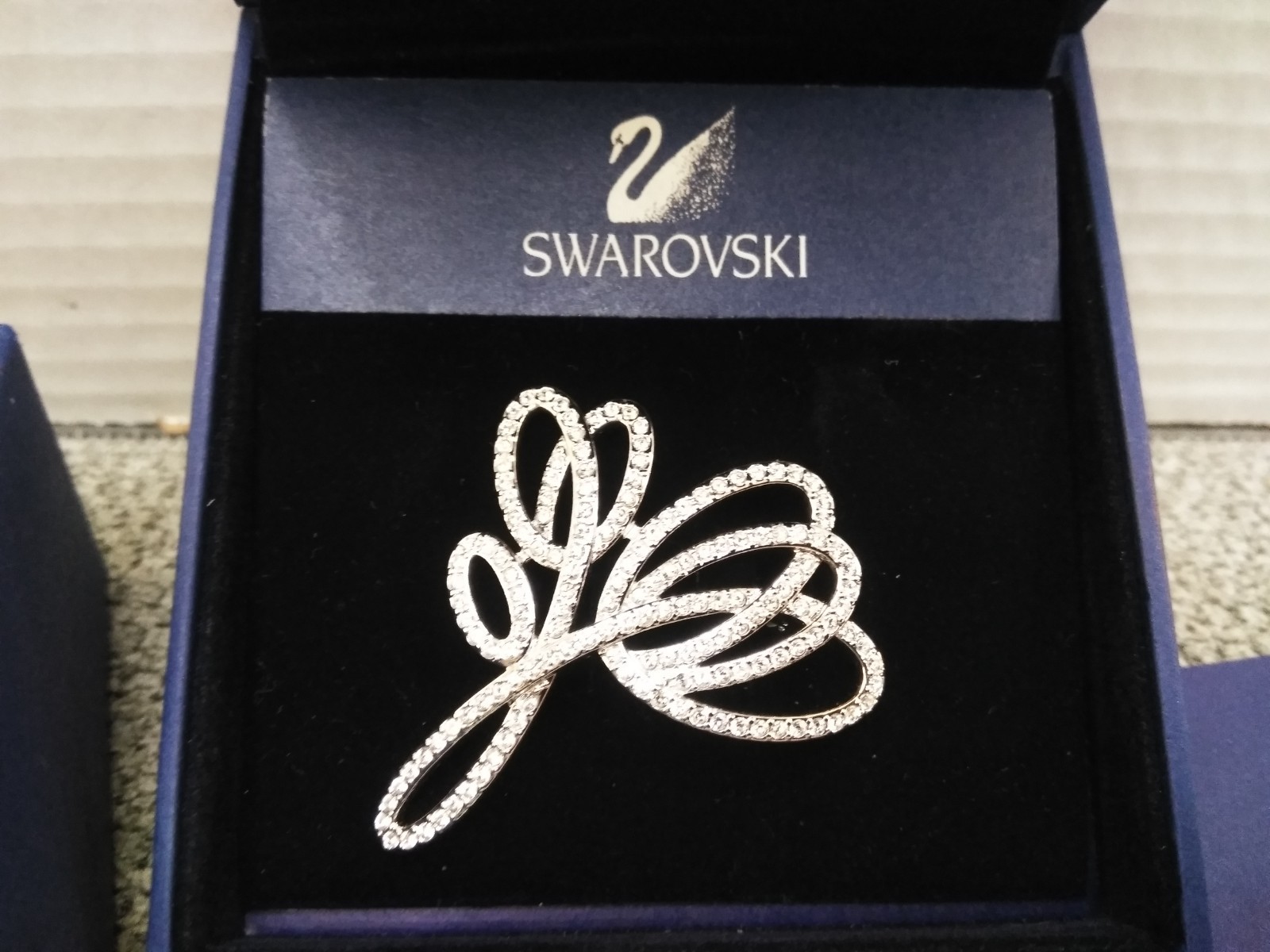 VTG Authentic Swarovski CRYSTAL PAVE FLOWER BROOCH5.5CM #992201 CRY/RHS NEW