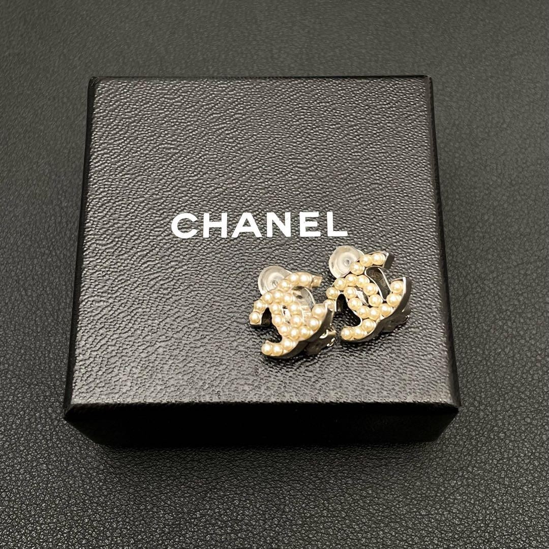 Chanel Coco Mark Earrings 05V Faux Pearl Icon Coco Silver Women’s with Box