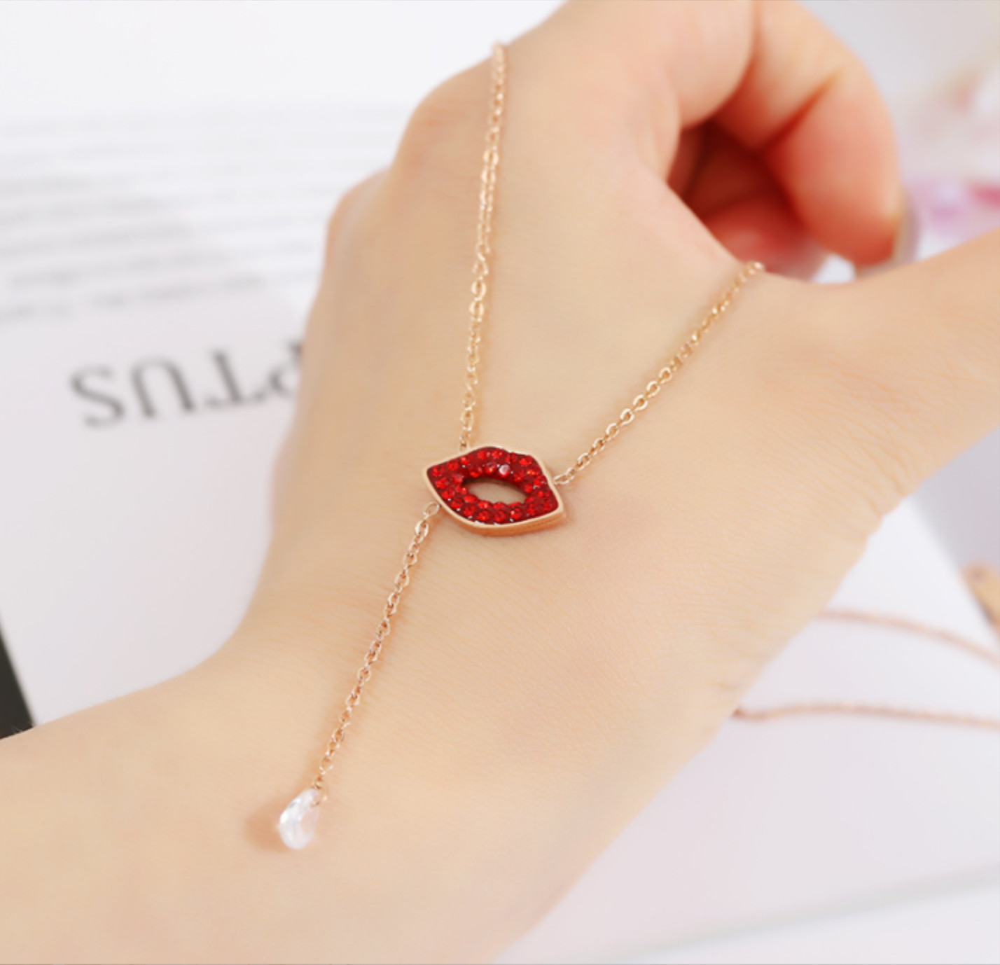 Titanium Rose Gold Red Lip Mouth Double Chain Pendant Chain Necklace