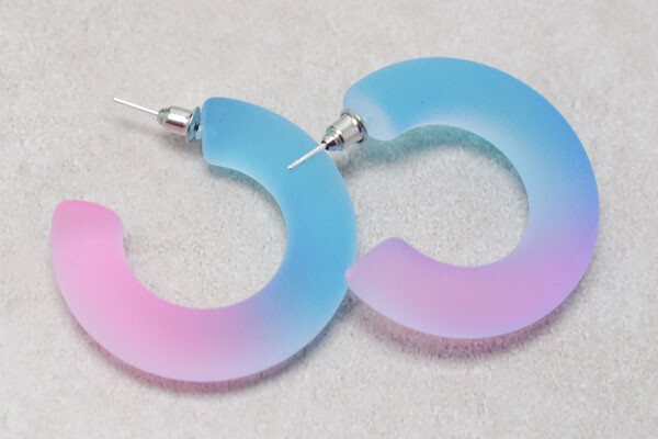 Approx 1.5″ Frosted Lucite Ombre Gradient Hoop Earrings *Skanky Hoops*