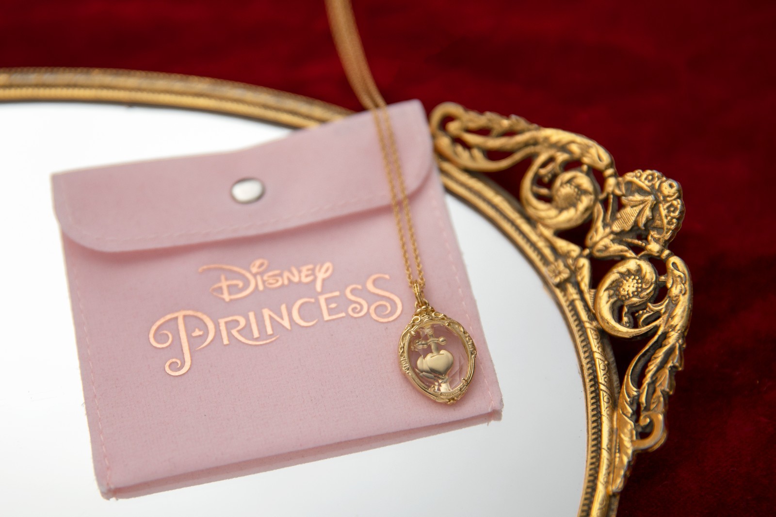 Disney X RockLove NEW ‘Snow White’ Dagger Heart Intaglio Pendant Necklace Gold