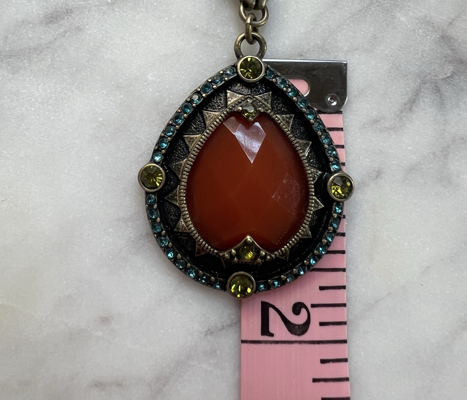 Jessica Simpson Peachy/Orange /Coral Lucite Pendant Bronze Tone Necklace 18”