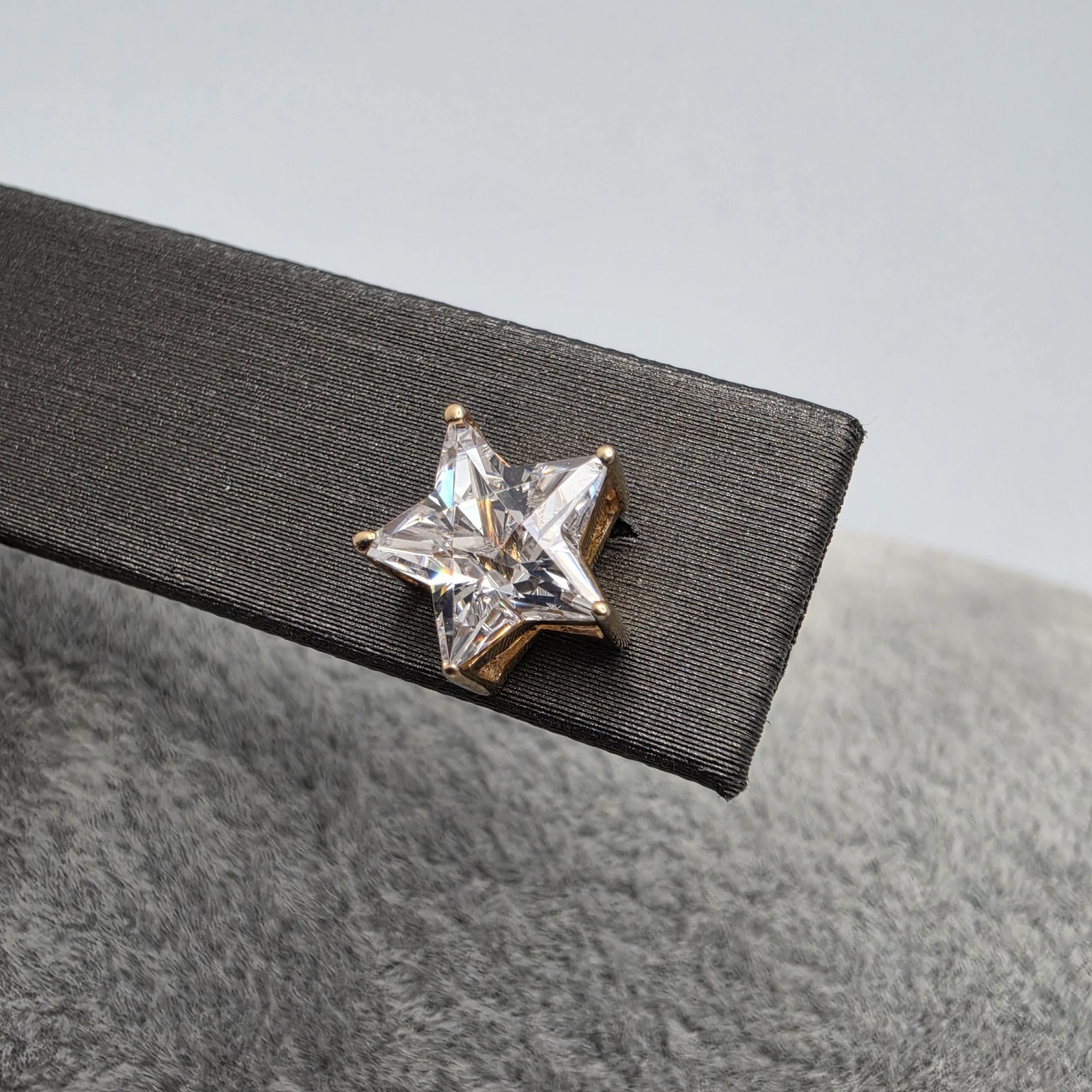 Star Shaped Cubic Zirconia Stud Earrings Diamonique DQ 14Kt Yellow Gold 1.74g