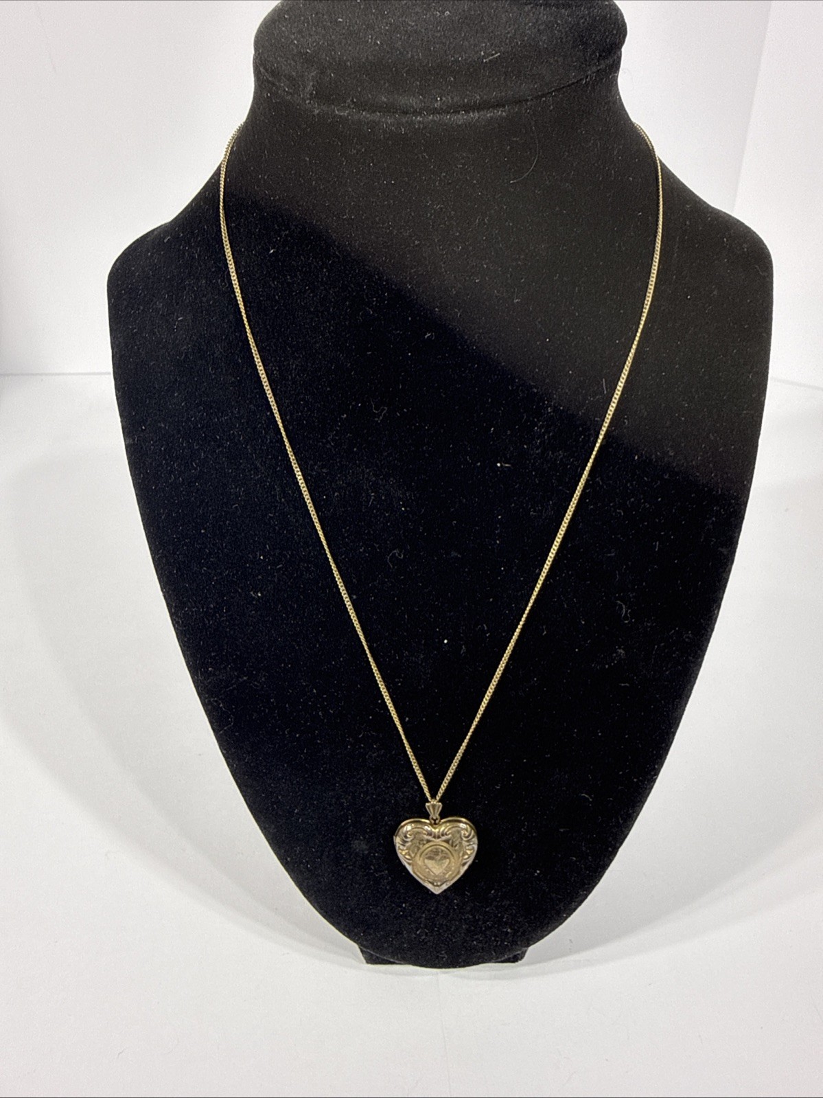 Stunning 12k Gold Heart Shaped Pendant Necklace 10”