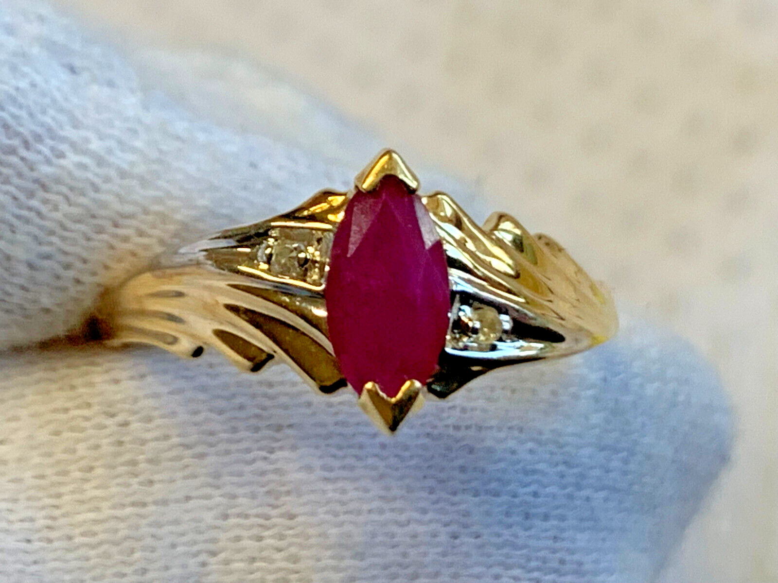 10K Yellow Gold Ring 1.62g Fine Jewelry Size 7 Band Ruby & Clear Color *READ*