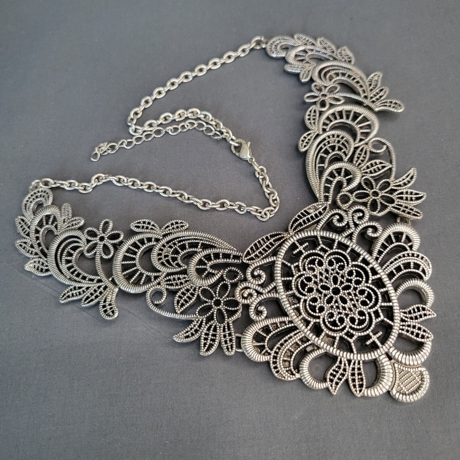 Women’s Statement Necklace Silver Tone Floral Bib Pendant Trace Chain Link 20″