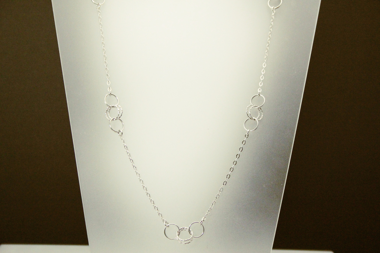 925 Sterling Silver Circle Hoops Station Necklace 13.3 grams (NEC5695)