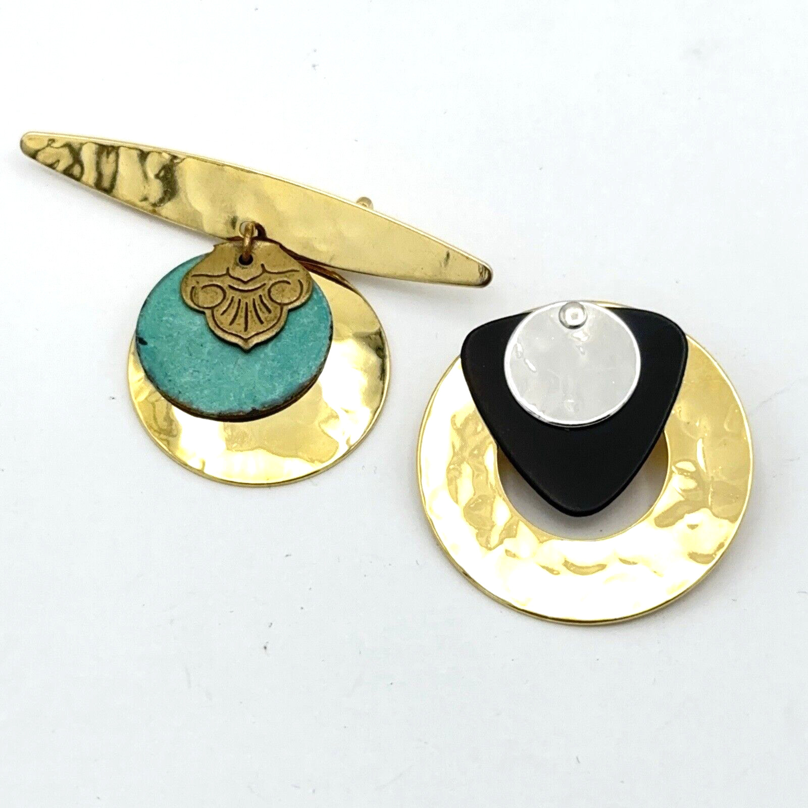 HAMMERED abstract brooches – lot of 2 mixed-metal pins silver gold green black