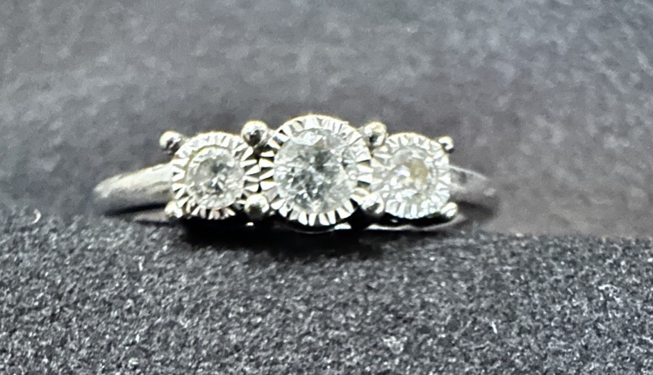 Vintage 10k White Gold Three Stone Ring UD Maker Mark 2g REPAIR PROJECT Loose.
