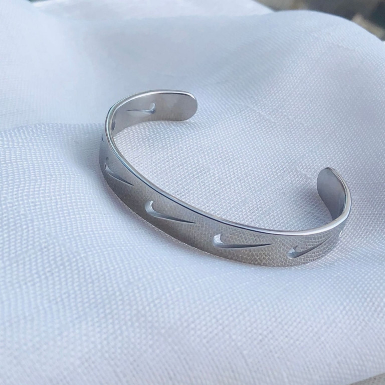 New Mens Nike Swoosh Logo Silver Bangle Wrist Bracelet One Size Fits All