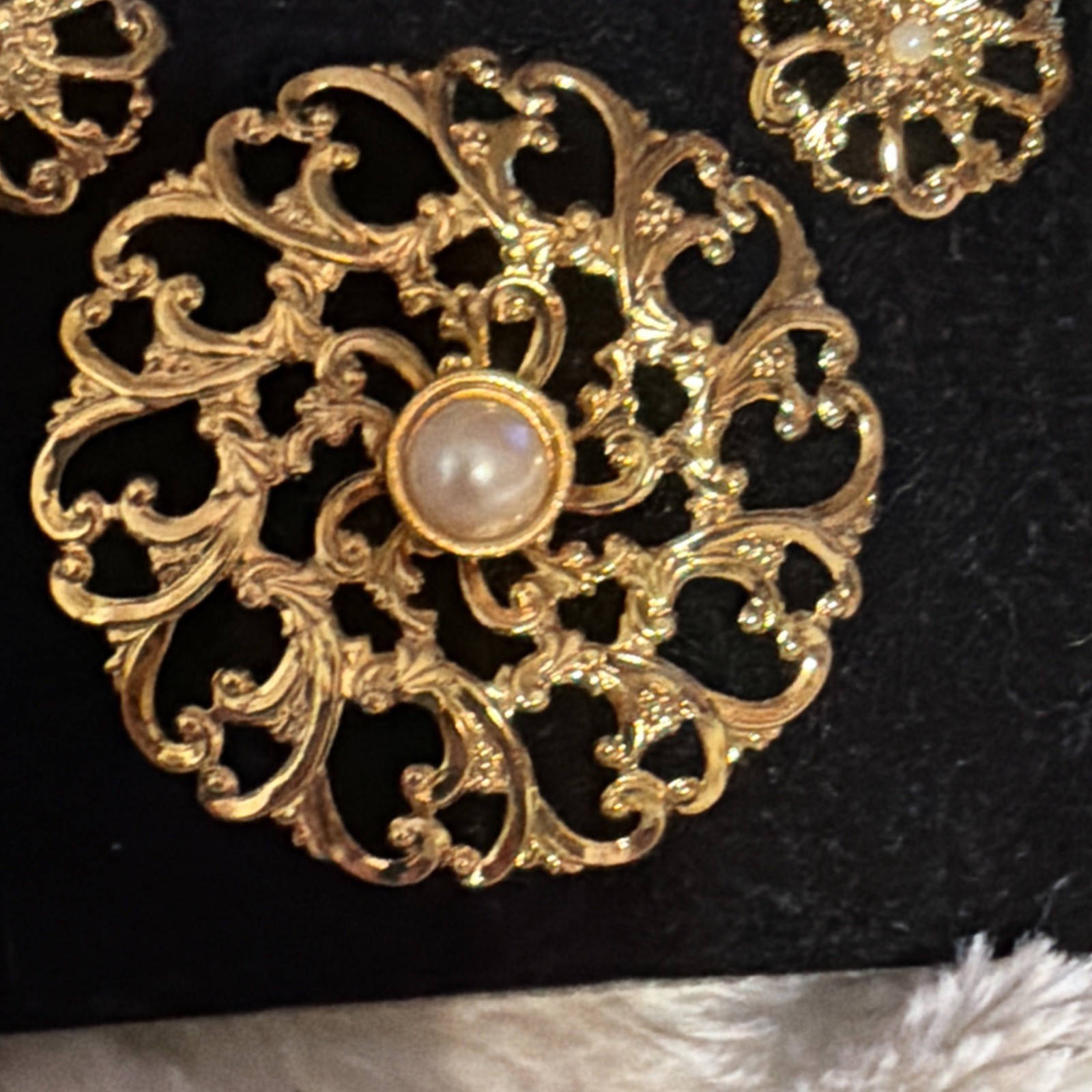 VTG AVON *FLOWER BLOSSOM GIFT SET* PIN AND PIERCED EARRINGS 1992 GOLDTONE NOS