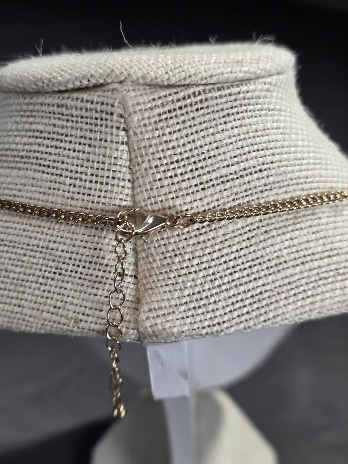 Geometric Beige Statement Necklace – Gold-Tone Chain | Neutral Resin Stone…
