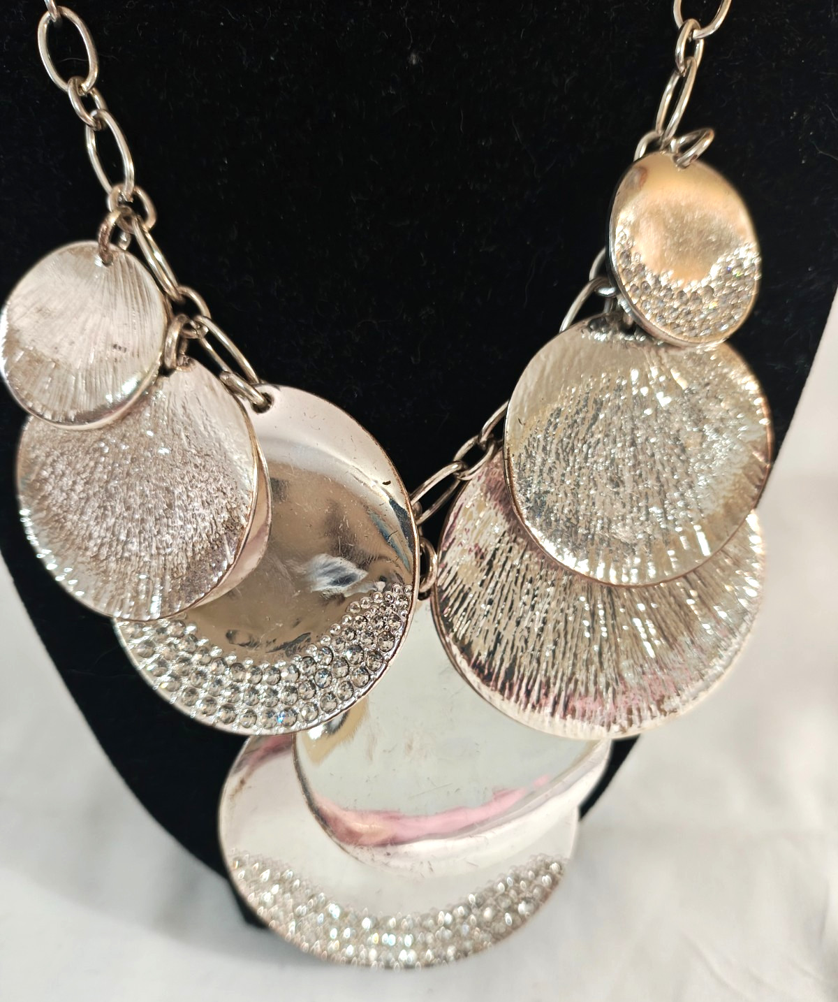 Silver Tone Women’s 8 Circle charm Necklace 18′ adjustable chain to 28″