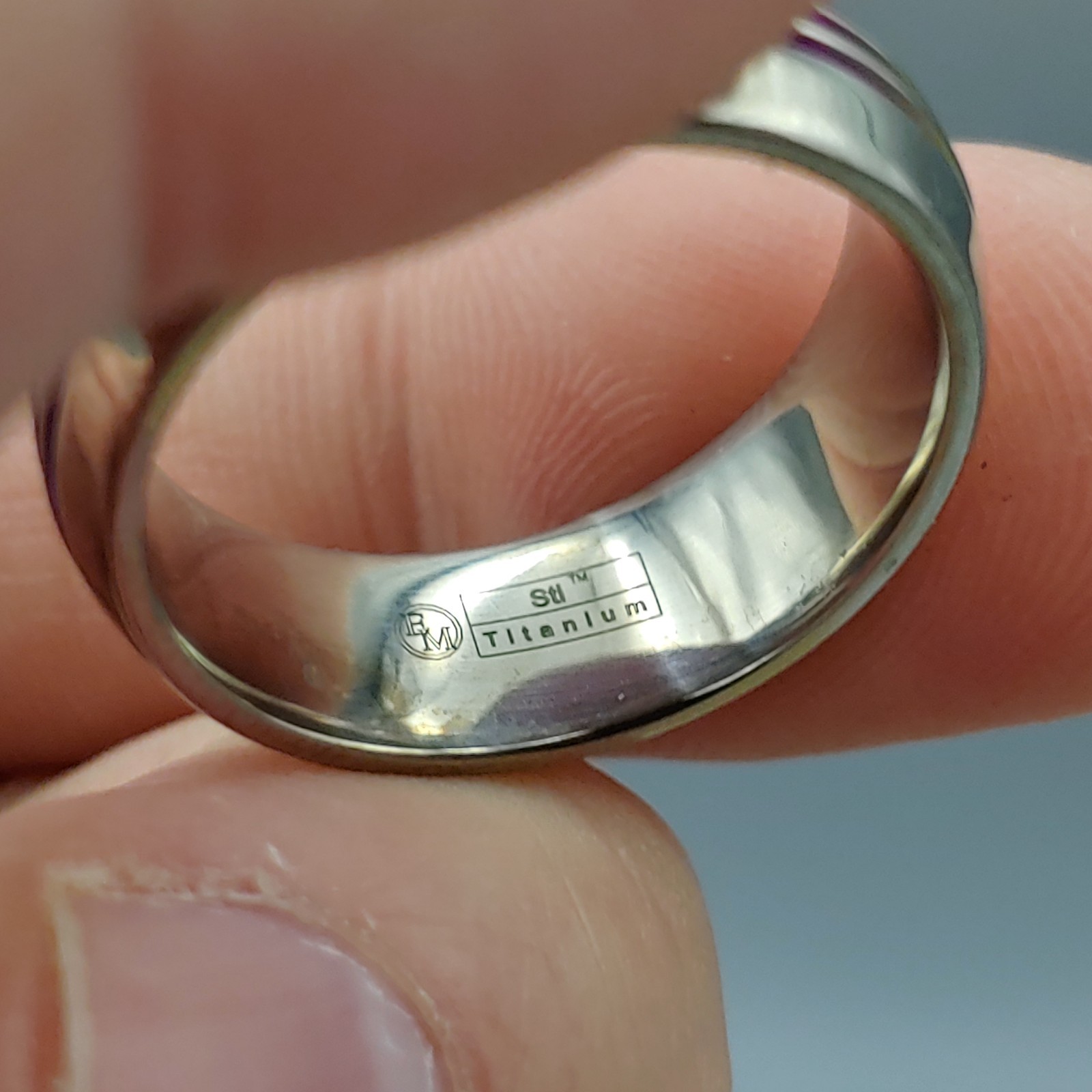 Titanium Rainbow Ring size 10 weighs 5.1g band 8mm