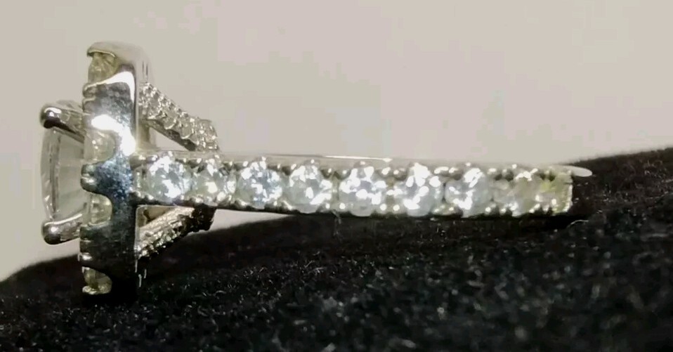 Kays Jewelers Halo Setting Fashion Jewelry Ring Zirconia Womens Size 7