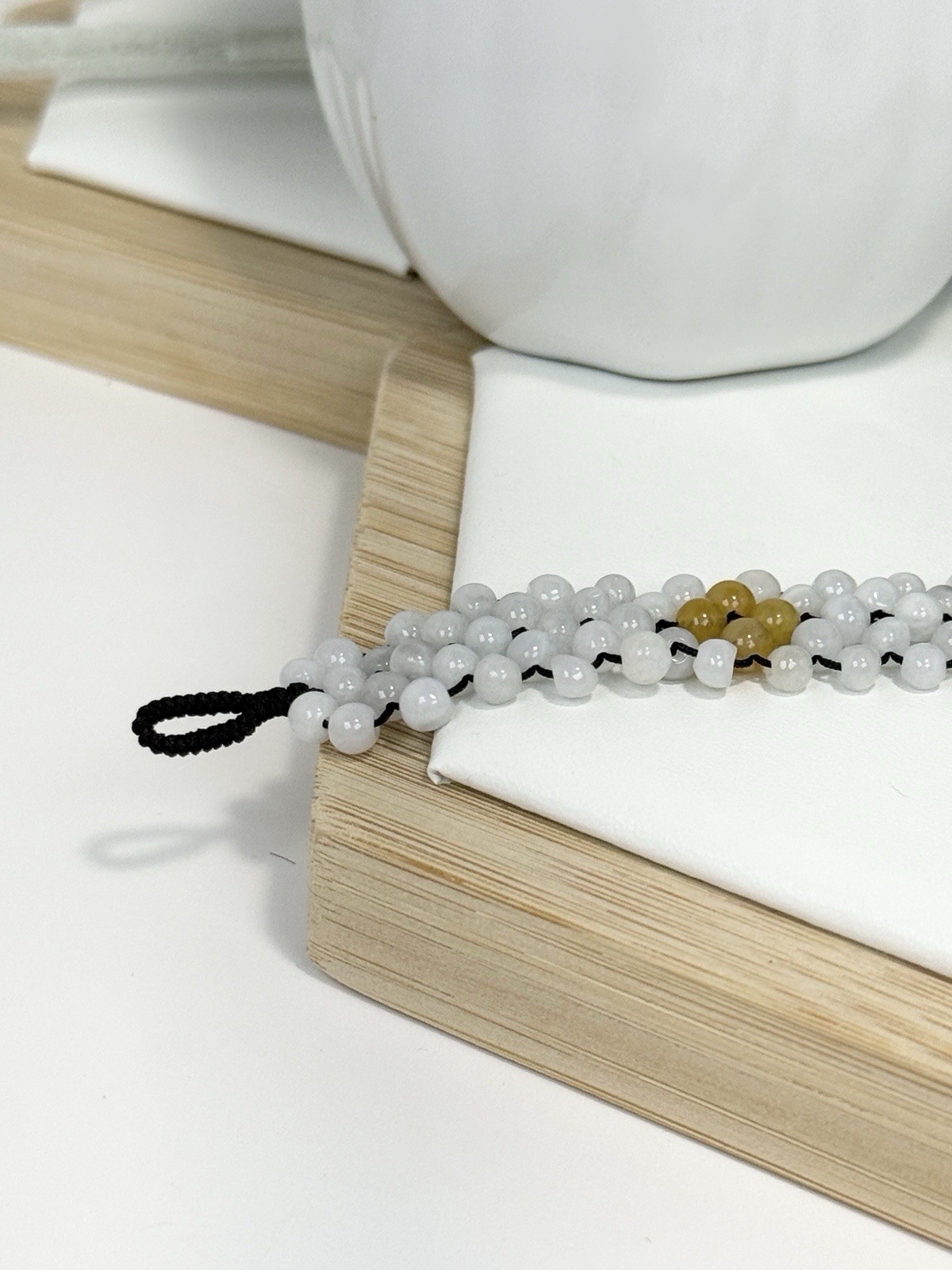 Jadeite White/Yellow Bead Bracelet Size: 6IN Width: 15/4MM