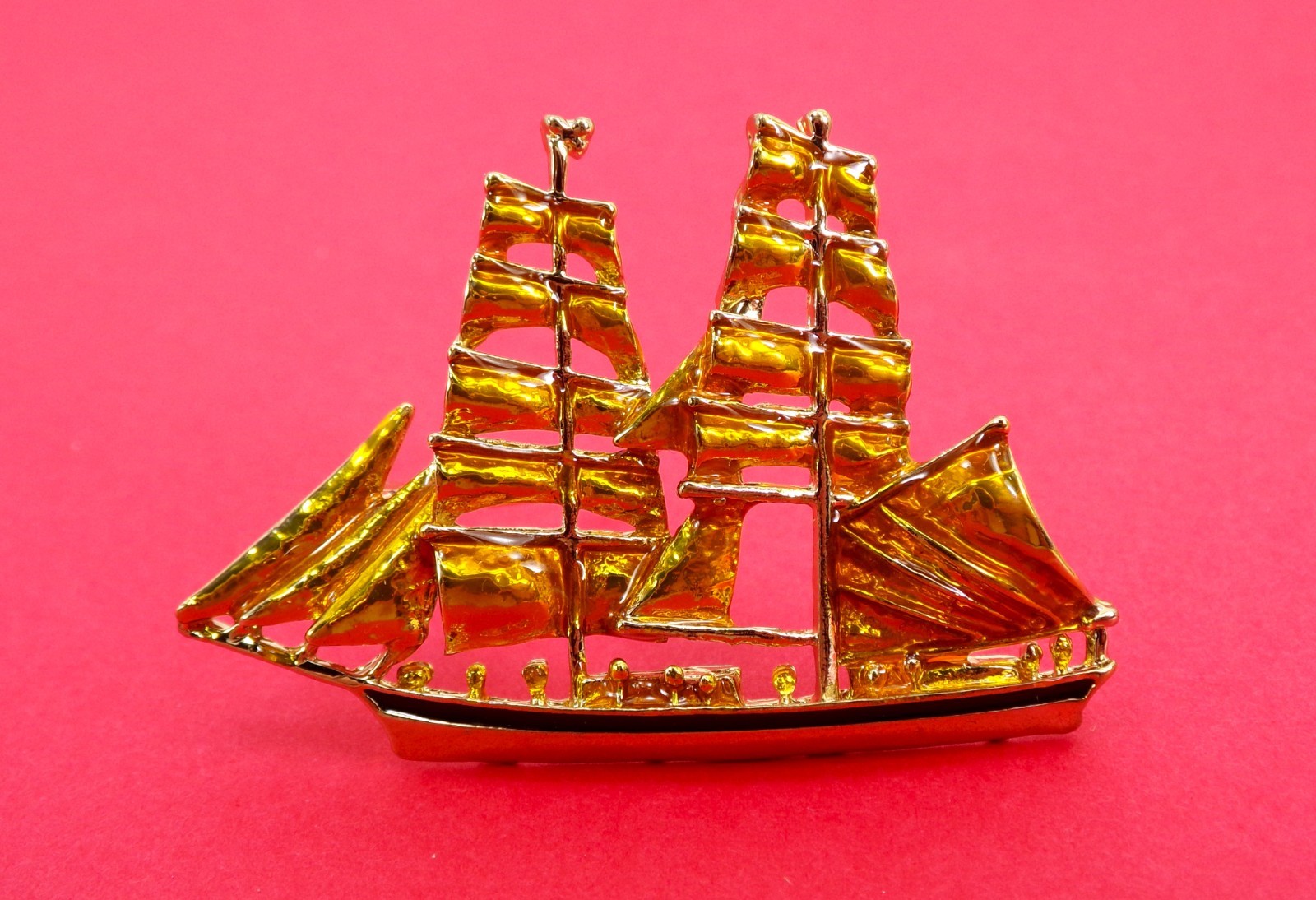 Gold color ship sail boat pin brooch with a shiny finish 2.10″ x 1.5″ New