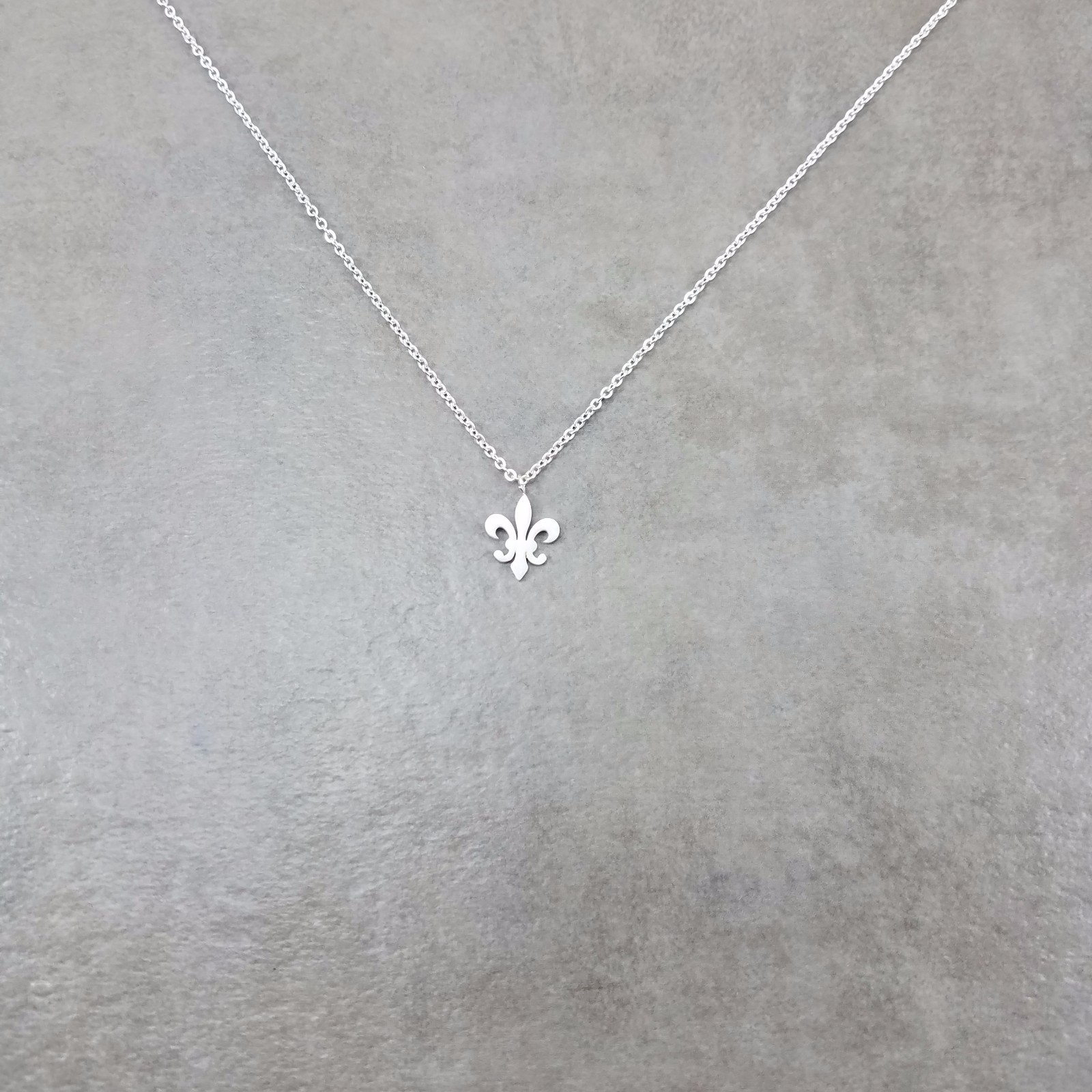Fleur de Lis Saint Symbol SILVER Plated Necklace Gift Box Flower Lily Catholic