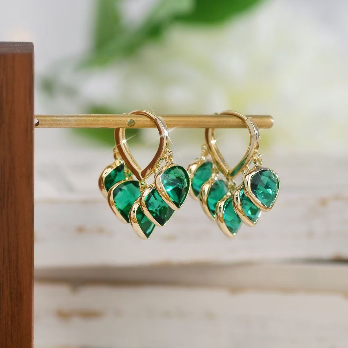Green crystal zircon earrings with niche design and high-end temperament earring