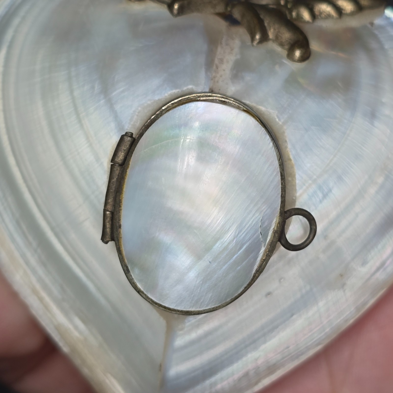 Mid Century Silvered Metal Mounted Abalone Shell Heart Locket – Mother of Pearl