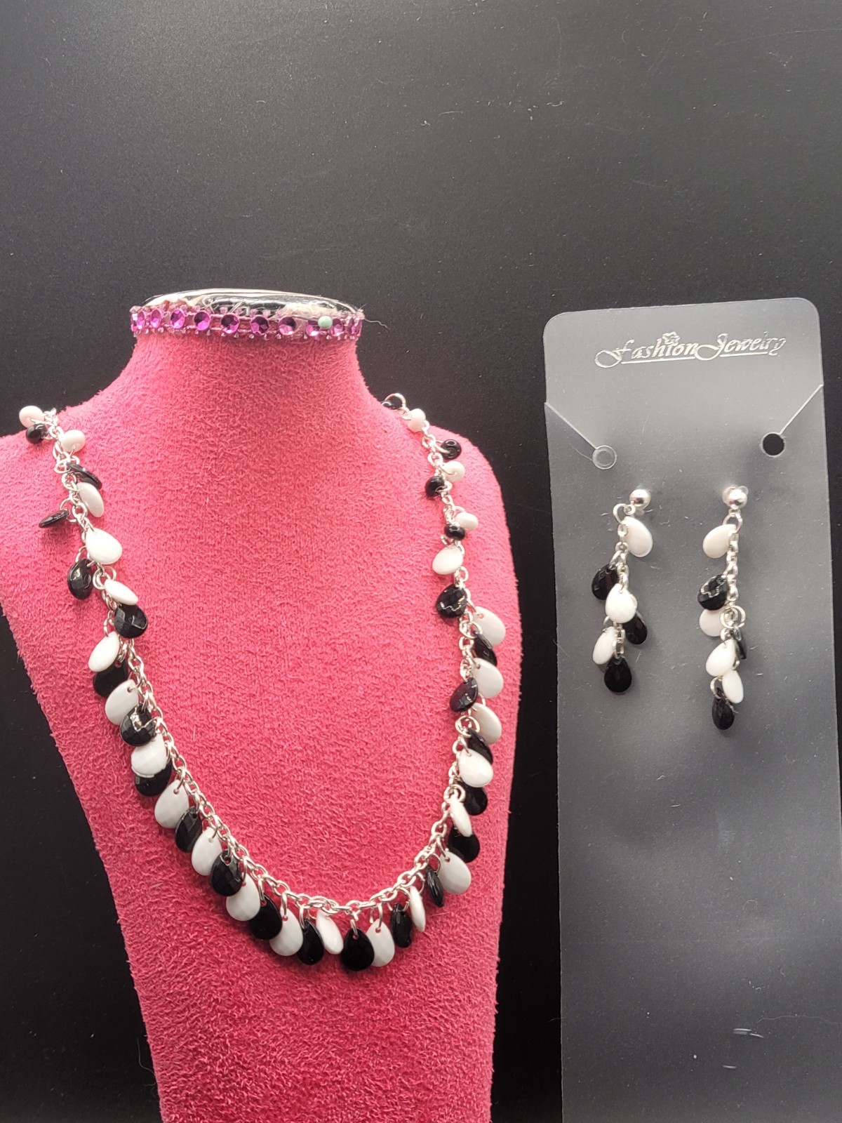 Black & White & Silver Toned Dangle Necklace & Earrings Set