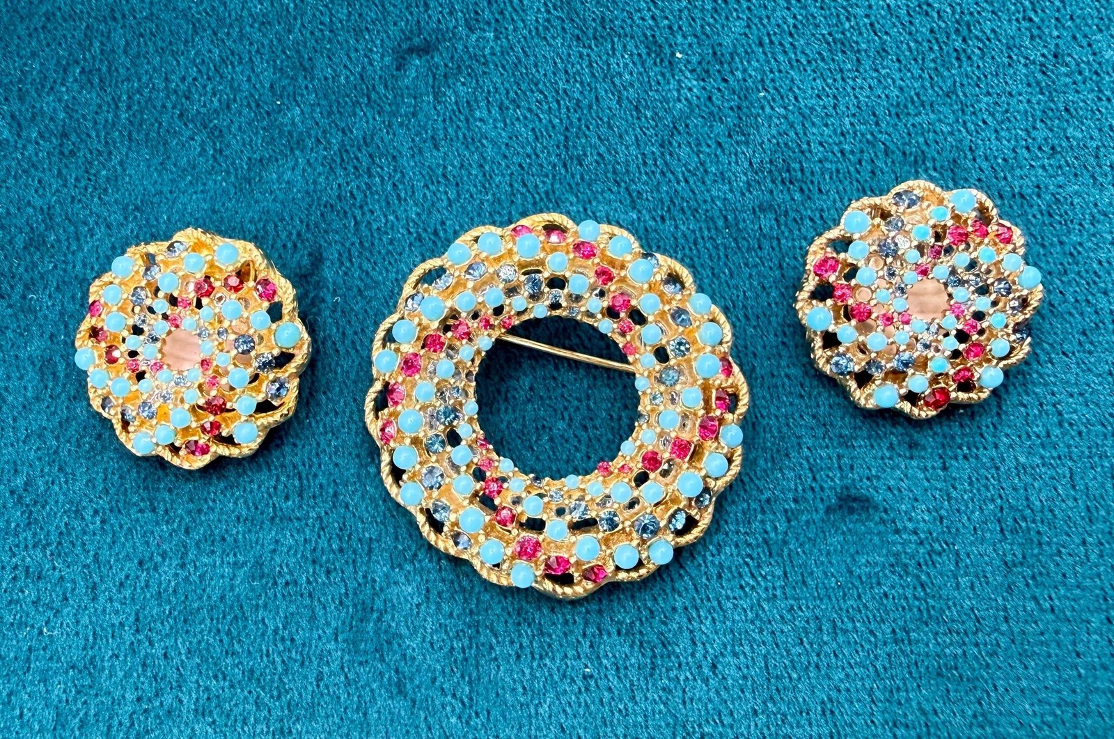 Vintage Sarah Coventry “Song of India” Brooch & Clip-On Earrings Set – 1960s