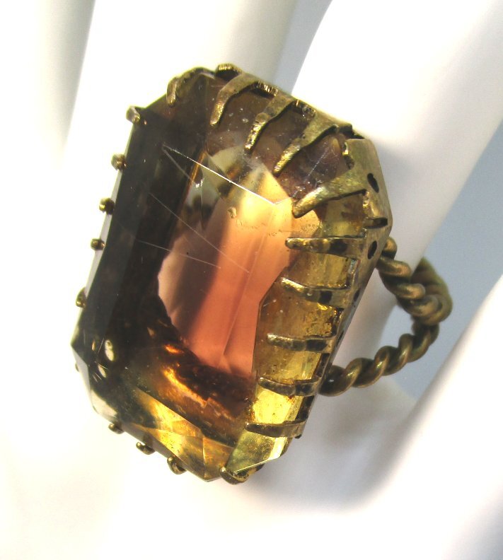 West Germany GP Brass and Glass Ring 10.2 grams size 6 1/2 lot 46s10