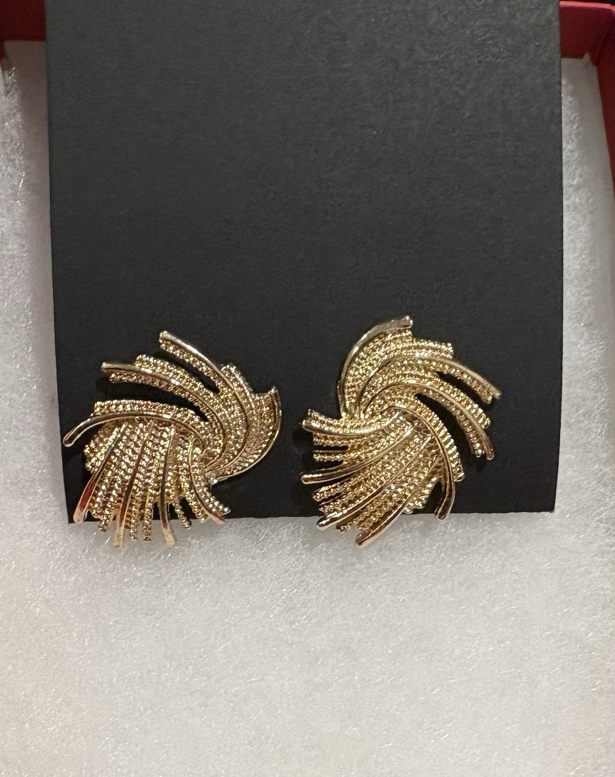 Elegant Gold Earrings Date Earrings Office Wear Jewelry for Casual and Formal