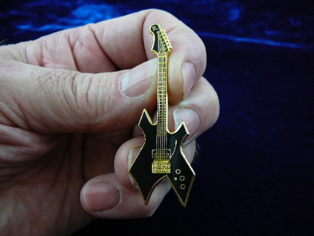 (M-302-A) Black Red or White B C Rich WARLOCK electric guitar PIN brooch music