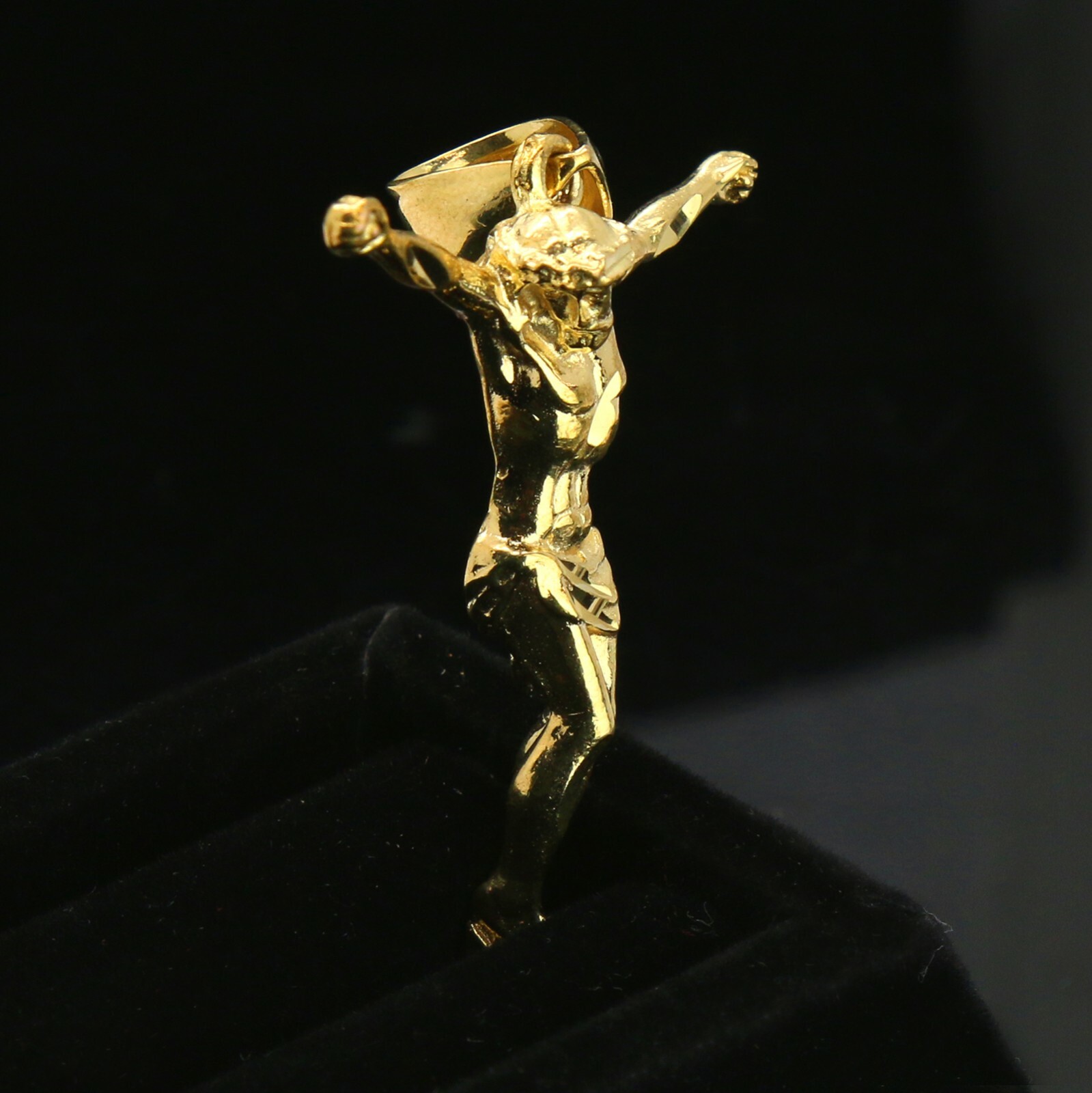 Jesus Crucifix 14k Gold Plated Brass Pendant 24″ Figaro Necklace Choker Chain