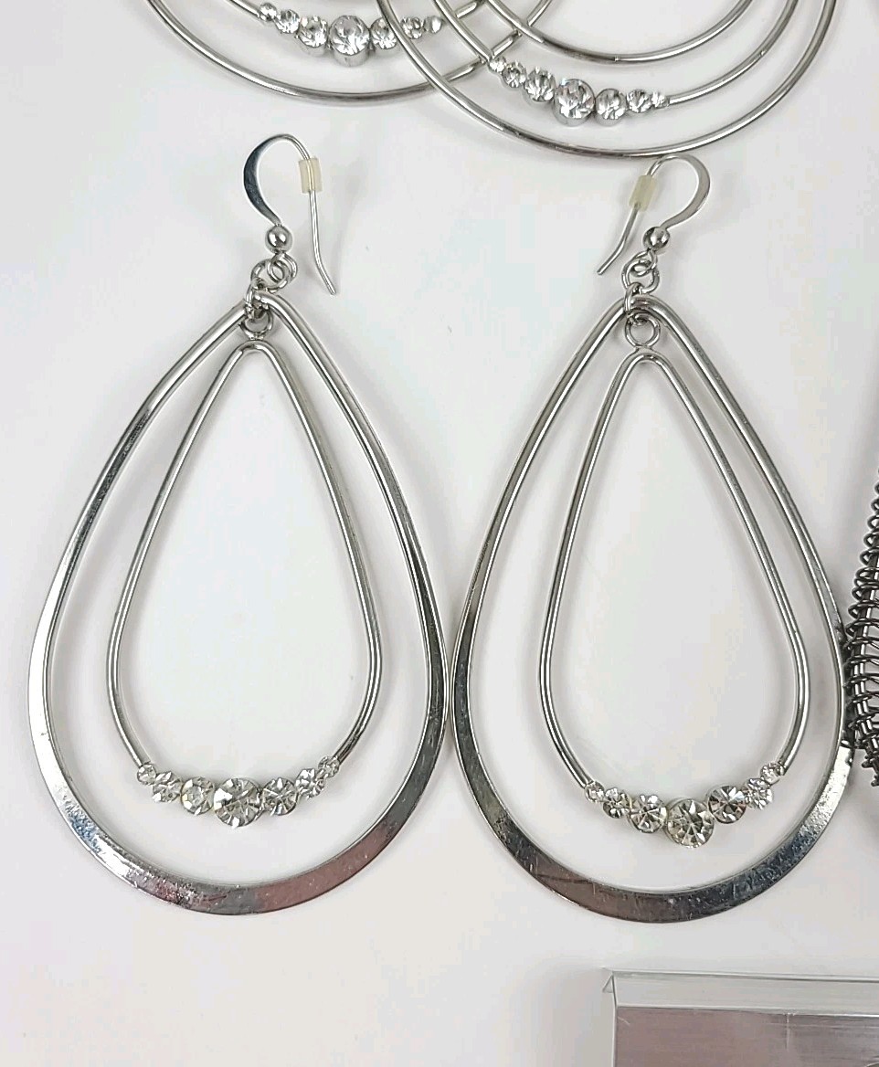 Lot of 5 Pairs of Fashion Earrings Long dangling silver and Gold Tone