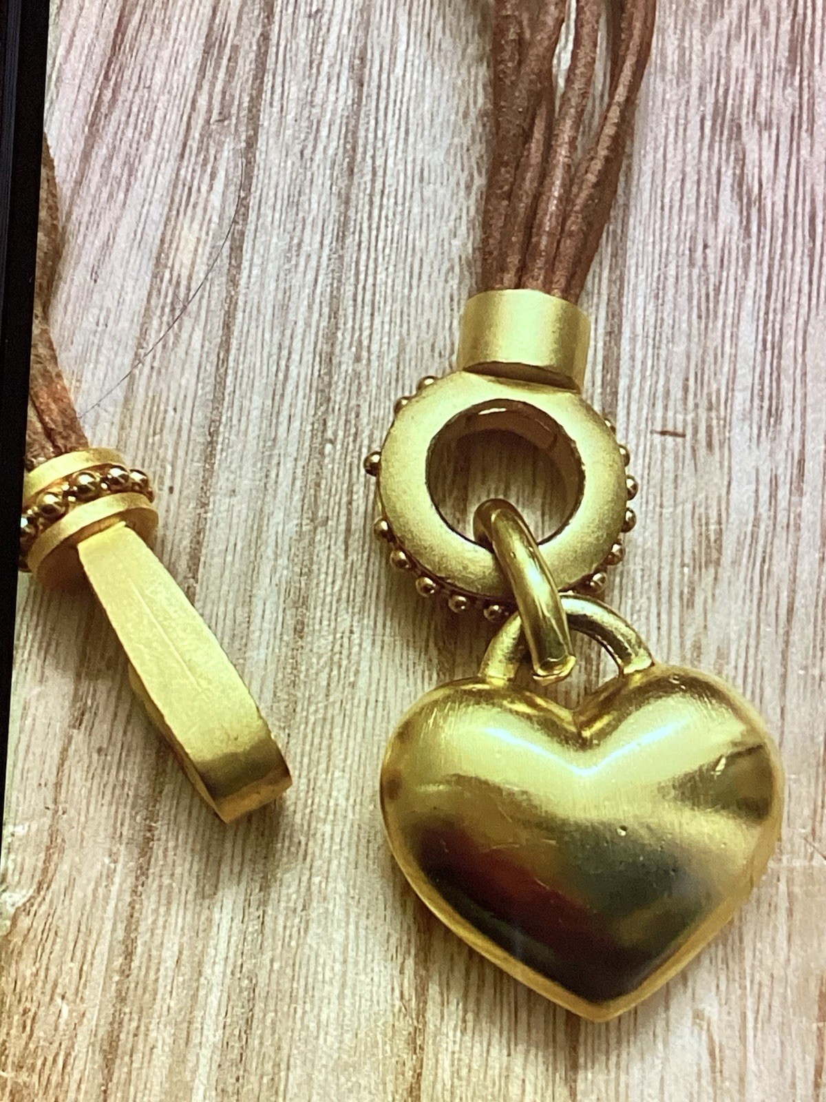 Linda Levinson Gold Tone Multi Corded Chunky Heart Pendant Choker Necklace.