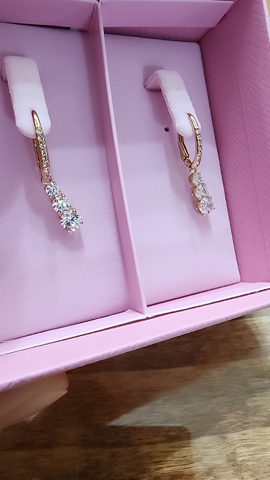 Swarovski Stilla Attract Hoop Earrings Round Cut White, Gold-Tone Plated 5723300